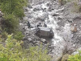हिमाचल के चंबा में दर्दनाक हादसा: कार खाई में गिरी, एक ही परिवार के 5 सहित 6 की मौत