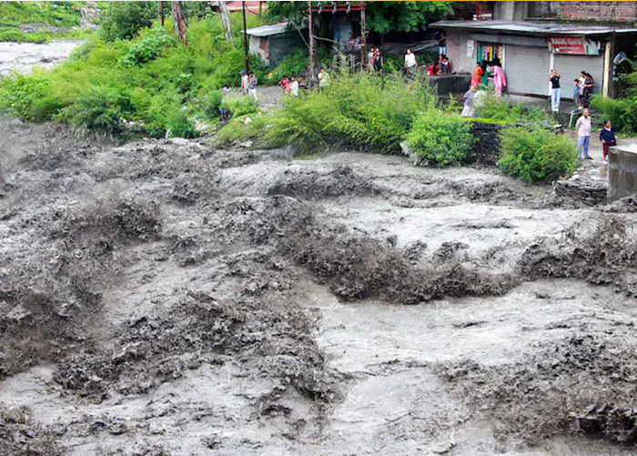 हिमाचल प्रदेश के कुल्लू में जोरदार बादल फटना, कहीं कोई जान-माल की नुकसान की खबर नहीं!