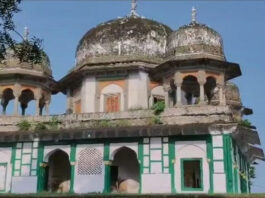 फतेहपुर में मंदिर-मकबरे का विवाद बढ़ा, हिंदू संगठनों ने पूजा की मांग, पुलिस तैनात कर स्थिति कंट्रोल में की कोशिश