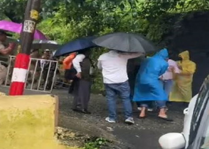 नैनीताल: अपहरण का आरोप, हाईकोर्ट में कांग्रेसी हंगामा! जिला पंचायत चुनाव में बहिष्कार की गूंज