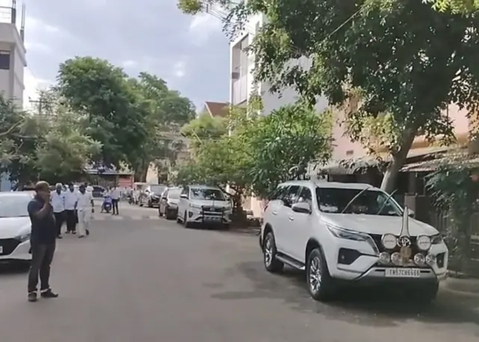 ईडी की बड़ी कार्रवाई: तमिलनाडु मंत्री पेरियासामी और बेटे DMK विधायक सेंथिल कुमार के ठिकानों पर डिंडीगुल में छापेमारी