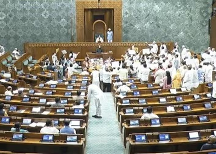 संसद मानसून सत्र: बिहार SIR पर विपक्ष का हंगामा, लोकसभा दोपहर 12 और राज्यसभा 2 बजे तक स्थगित