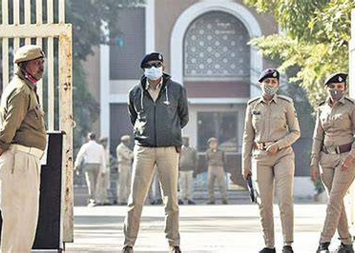 अहमदाबाद: स्कूल में छात्र की चाकूबाजी से मौत, बवाल मचा, पुलिस ने किया चौंकाने वाला बयान