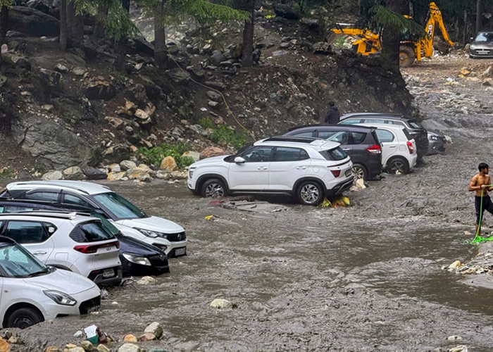 हिमाचल में प्रकृति का कहर: कुल्लू में बादल फटा, कांगड़ा-ऊना में तबाही, नदी-नाले उफान पर