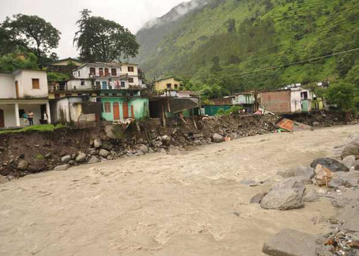 उत्तराखंड के चमोली में बादल फटने से भारी तबाही: SDM आवास भी मलबे में दबा, 2 लोग लापता