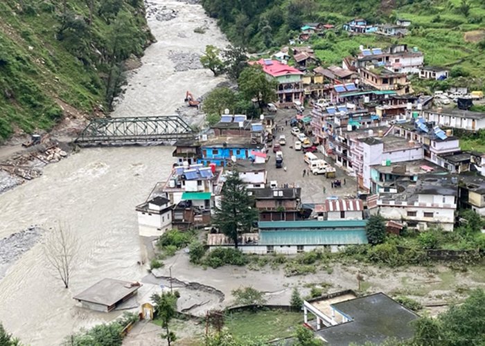 उत्तरकाशी आपदा: आठ गांवों में रसद व रसोई गैस का गहराता संकट, ग्रामीणों की मुश्किलें बढ़ीं