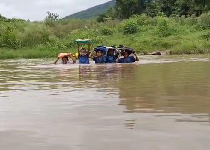 ओडिशा में 170 से अधिक गांव बाढ़ की चपेट में, बंगाल की खाड़ी से भारी बारिश की चेतावनी