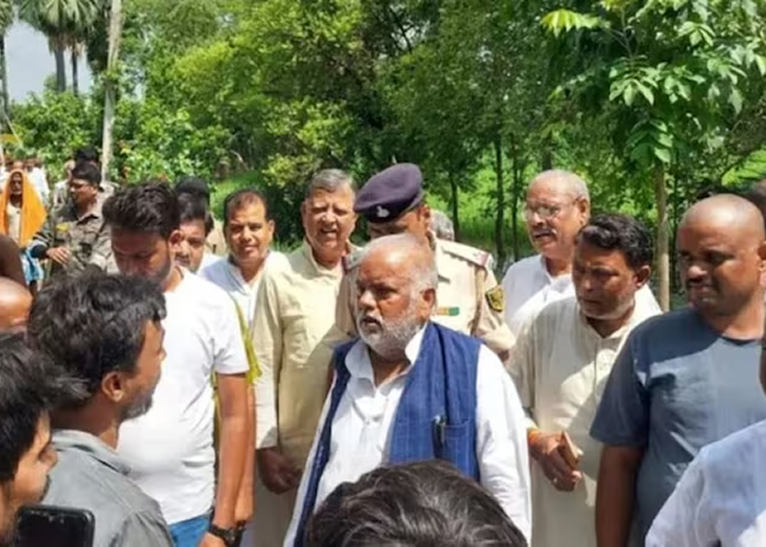बिहार सड़क हादसे में 9 मौतों पर गुस्साए ग्रामीणों ने मंत्री और विधायक को किया पीछा, हमला किया