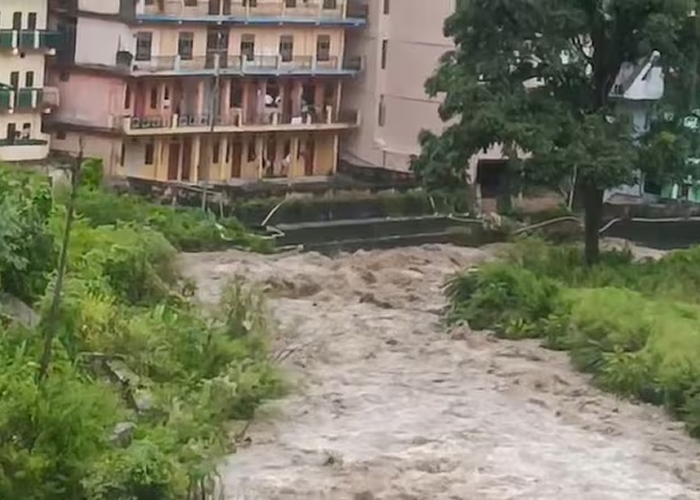 उत्तराखंड में बादल फटा: चमोली-रुद्रप्रयाग में तबाही, 8 लोग लापता, बचाव कार्य तेज़