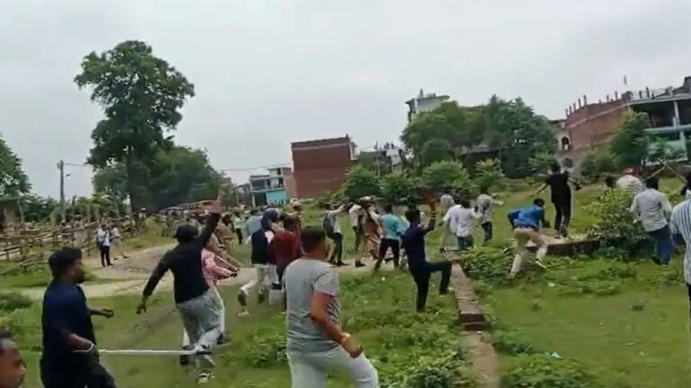 यूपी: फतेहपुर में दो समुदाय आमने-सामने, 200 साल पुराने मकबरे को लेकर हिंसा भड़की