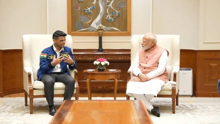 शुभांशु शुक्ला ने पीएम मोदी से की मुलाकात, अंतरिक्ष के बारे में प्रधानमंत्री ने पूछे ये सवाल