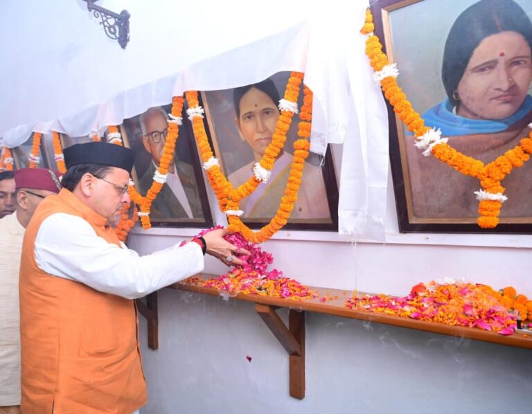 सीएम धामी ने मसूरी गोलीकांड शहीदों को अर्पित की श्रद्धांजलि