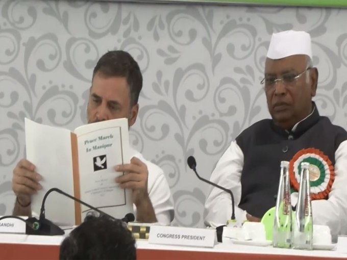 सीडब्ल्यूसी की मीटिंग में बोले खरगे- ‘यूपी सीएम अपने आप को प्रधानमंत्री का उत्तराधिकारी समझते हैं’