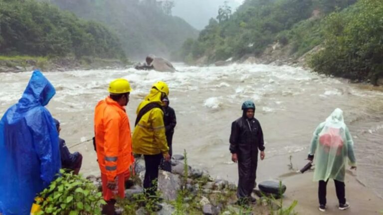 महाराष्ट्र में पिछले 24 घंटे में भारी बारिश, 10 लोगों की मौत-11,800 से अधिक लोगों को सुरक्षित स्थानों पर पहुंचाया