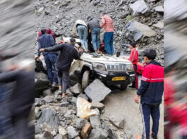 मुनकटिया, गौरीकुंड हाईवे पर हादसा: वाहन पर गिरे विशाल बोल्डर से 2 लोगों की मौत