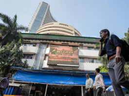 GST से सेंटर की बड़ी सौगात, शेयर बाजार झूमा – सेंसेक्स 700 अंकों की छलांग