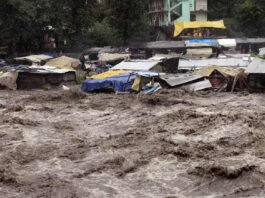 बारिश से तबाही: कश्मीर से दिल्ली तक आफत, भूस्खलन से हाईवे बंद, यमुना उफान पर 207 मीटर के पार