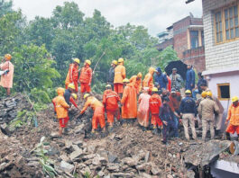 कुल्लू में भूस्खलन की त्रासदी: मलबे में दबे 11 लोग, हिमाचल के कई क्षेत्रों में भूस्खलन से जनजीवन प्रभावित