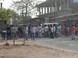 बिहार में अवैध शराब छापेमारी पर पुलिस पर हमला: आदिवासियों ने दौड़ा-दौड़ाकर पीटा, 4 जवान घायल