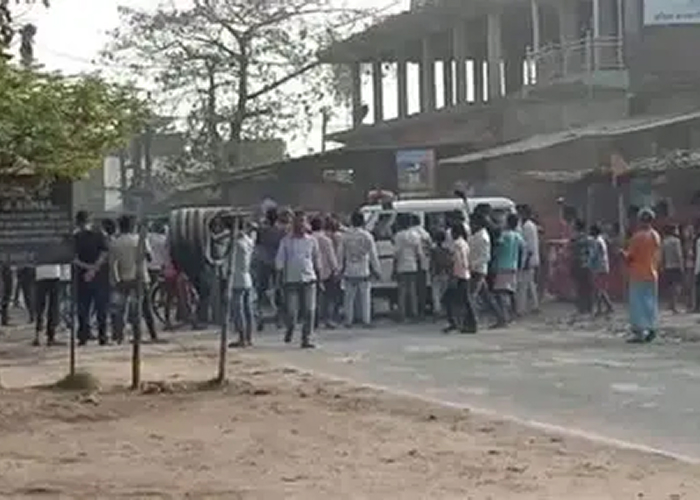 बिहार में अवैध शराब छापेमारी पर पुलिस पर हमला: आदिवासियों ने दौड़ा-दौड़ाकर पीटा, 4 जवान घायल