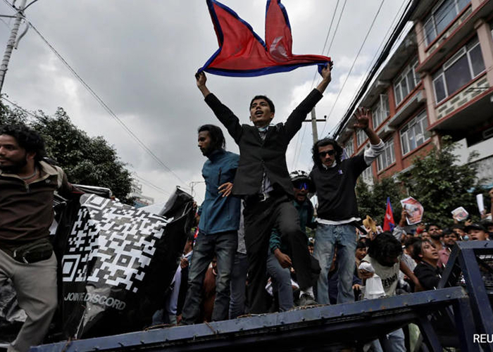 नेपाल में हिंसक प्रदर्शन: 8 की मौत, सेना तैनात, सड़कों पर वाटर कैनन की मदद से हालात काबू में