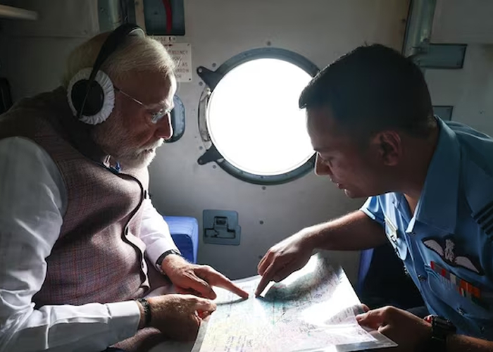 हिमाचल में बाढ़ से तबाही का जायज़ा लेने पहुंचे PM मोदी, 1,500 करोड़ रुपये की राहत सहायता की घोषणा