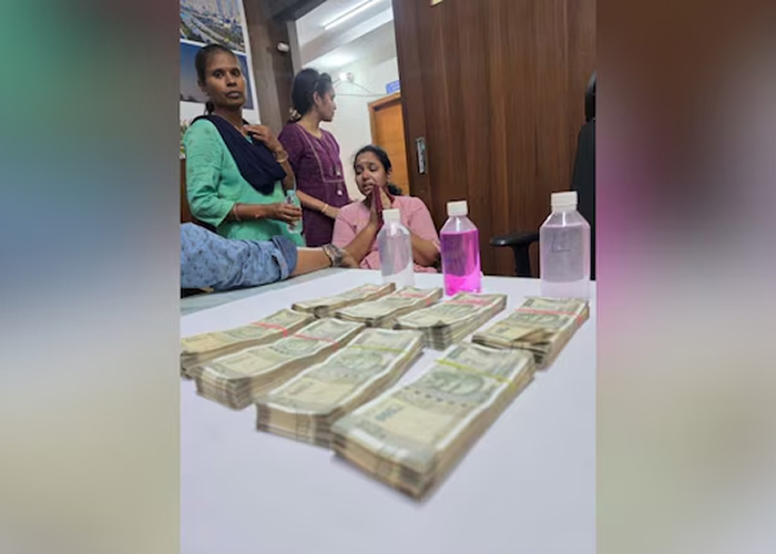 तेलंगाना: एंटी करप्शन ब्यूरो ने अधिकारी को 4 लाख रुपये की रिश्वत लेते रंगे हाथों पकड़ा
