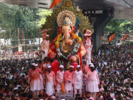 लालबागचा राजा विसर्जन चोरी कांड: दिल्ली पुलिस ने गिरोह का भंडाफोड़ कर 45 चोरी हुए मोबाइल बरामद किए, नेपाल भेजे जा रहे थे, 4 गिरफ्तार
