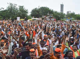 OBC और अन्य समूहों ने मराठा आरक्षण GR पर बढ़ाया दबाव, फडणवीस ने ‘अत्यधिक राजनीति’ से किया चेतावनी