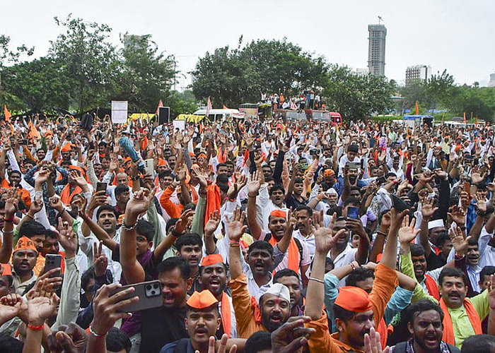 OBC और अन्य समूहों ने मराठा आरक्षण GR पर बढ़ाया दबाव, फडणवीस ने ‘अत्यधिक राजनीति’ से किया चेतावनी