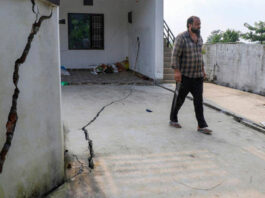 जम्मू-कश्मीर में बाढ़ और भू-स्खलन से 400 लोग सुरक्षित स्थानों पर स्थानांतरित, घरों को नुकसान