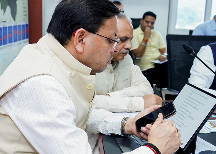 उत्तराखंड में मूसलधार बारिश: CM धामी ने आपदा प्रभावित क्षेत्रों का दौरा कर राहत कार्य तेज करने और आवश्यक सेवाएँ बहाल करने के दिए निर्देश