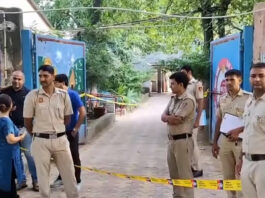 दिल्ली के कई स्कूलों को मिला बम का खतरा, सुरक्षा जांच अभियान जारी