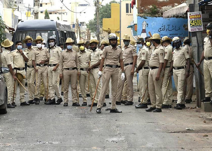 गुजरात के गांव में सोशल मीडिया पोस्ट को लेकर हिंसा, दुकानों में तोड़फोड़, 60 लोग हिरासत में