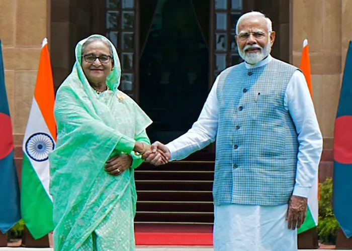 आसदुद्दीन ओवैसी का पीएम मोदी पर तंज: शेख हसीना को भी याद दिलाई ‘घुसपैठियों’ वाली टिप्पणी