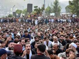 प्रदर्शनों के दौरान पाकिस्तान के कब्जे वाले कश्मीर में विरोधी समूहों की भिड़ंत, एक की मौत और कई घायल