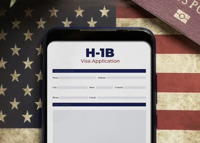 H-1B फीस बढ़ने के बाद भारतीय कंपनियाँ अमेरिका में स्थानीय भर्तियों को बढ़ाएंगी: इंडस्ट्री बॉडी का बयान