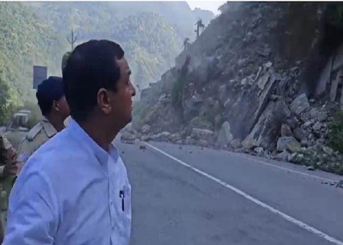 बद्रीनाथ हाईवे पर लैंडस्लाइड, बाल-बाल बचे सांसद अनिल बलूनी