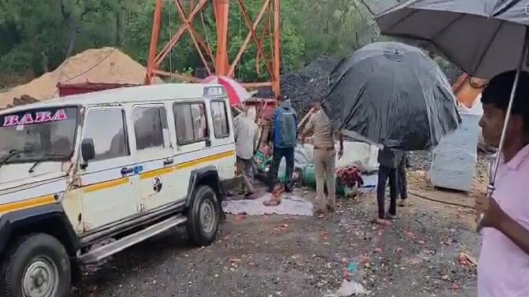गुजरात: शक्तिपीठ पावागढ़ में मालवाहक रोपवे अचानक गिरा, छह लोगों की मौत