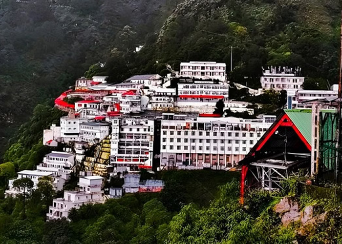 मौसम के बिगड़ते हालात: 5 से 7 अक्टूबर तक वैष्णो देवी यात्रा अस्थायी रूप से स्थगित