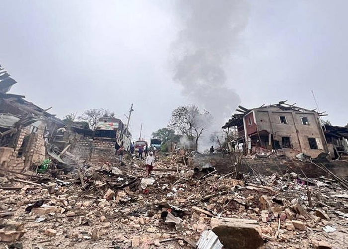 म्यांमार में खूनी त्योहार! थदिंग्युत फुल मून फेस्टिवल के दौरान सेना ने बरसाए बम, 40 से ज्यादा लोगों की दर्दनाक मौत