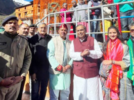 जोलीग्रांट से बदरी-केदार पहुंचे मुकेश अंबानी: विशेष विमान से किया आगमन, भगवान बदरीनाथ-केदारनाथ के दर्शन कर लिया आशीर्वाद