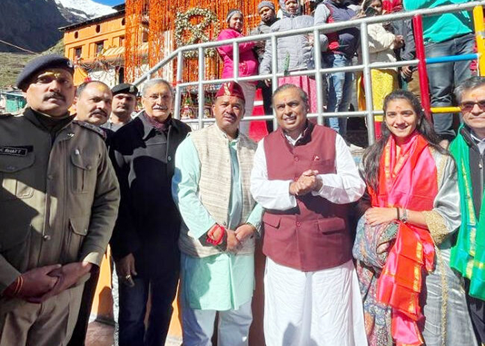 जोलीग्रांट से बदरी-केदार पहुंचे मुकेश अंबानी: विशेष विमान से किया आगमन, भगवान बदरीनाथ-केदारनाथ के दर्शन कर लिया आशीर्वाद