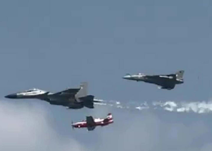 भारत का पहला Tejas-Mk1A सफलतापूर्वक पूरा किया पहला परीक्षण उड़ान, नासिक में हुआ वॉटर कैनन सलामी समारोह